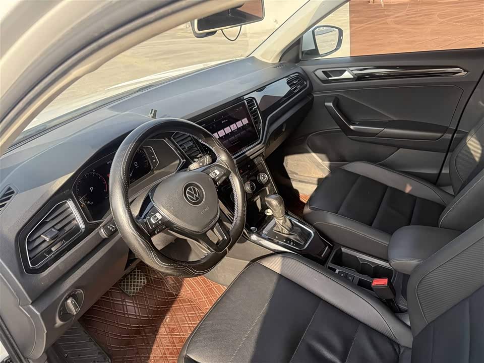 Volkswagen T-ROC exploring Songs