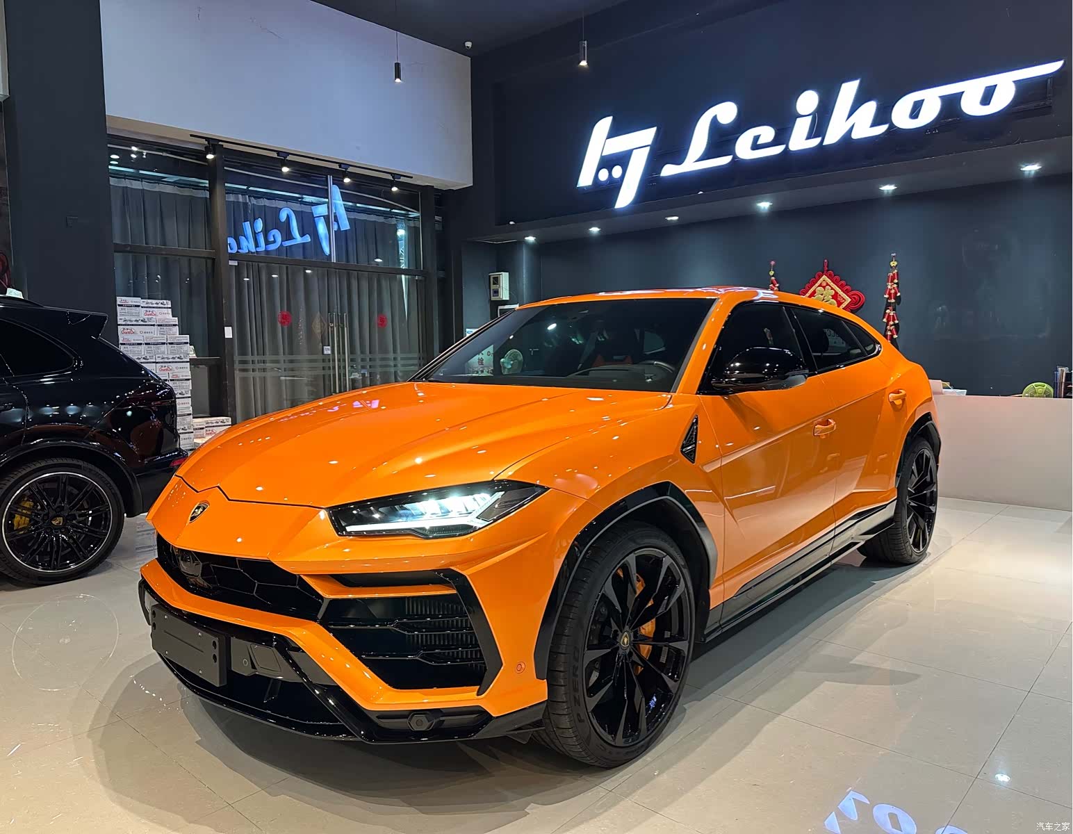 Lamborghini Urus, 2023 1