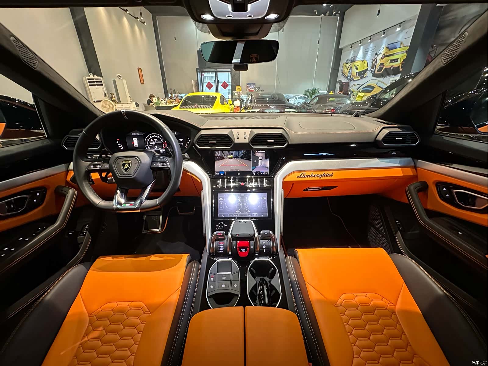 Lamborghini Urus, 2023 15