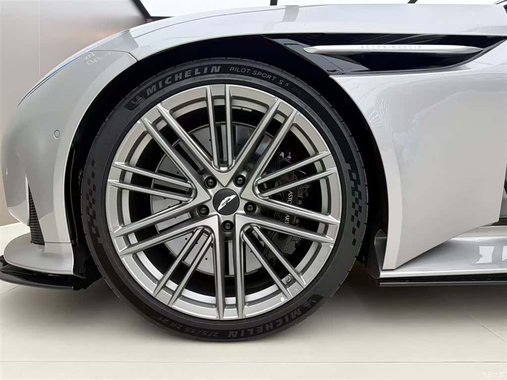 Aston Martin DB12, 2024 14
