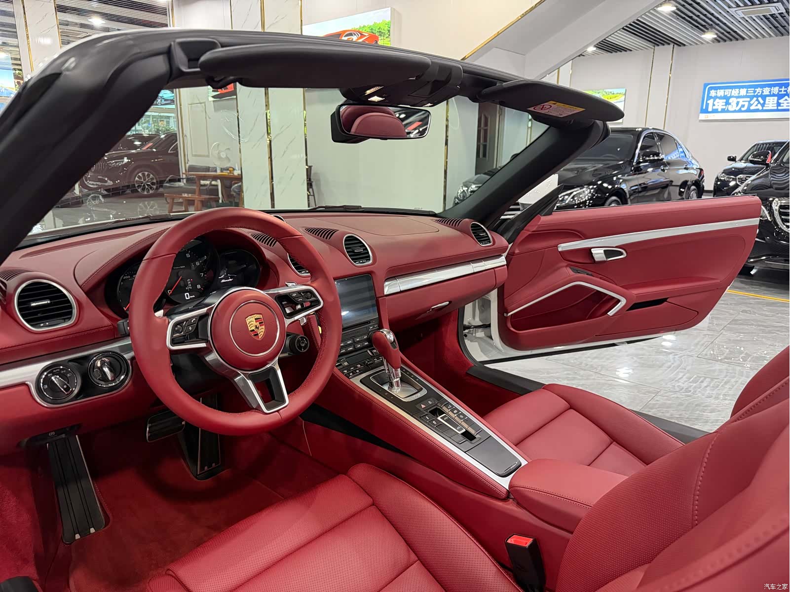 Porsche Boxster, 2023 все фото