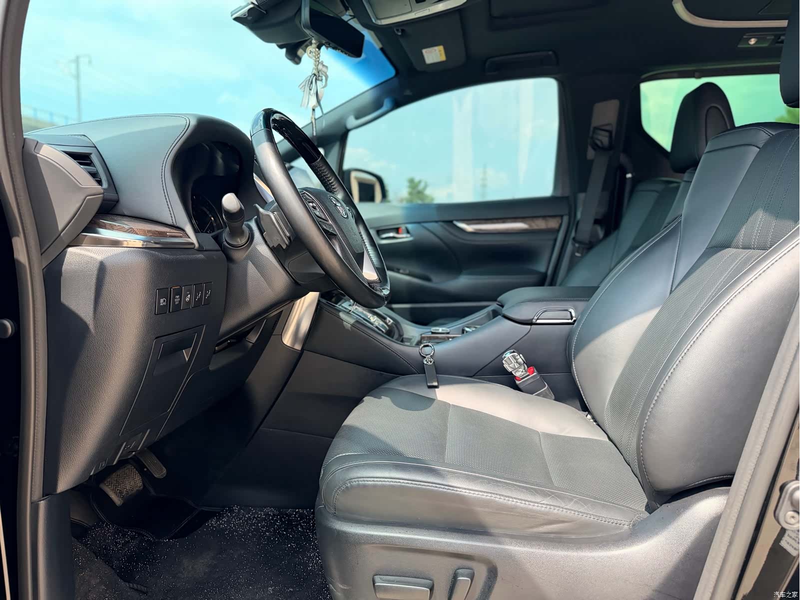 Toyota Alphard, 2023 14
