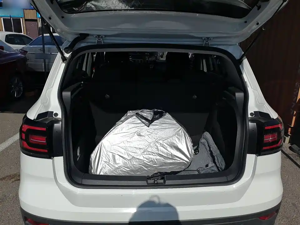 Volkswagen Exploring the shadow