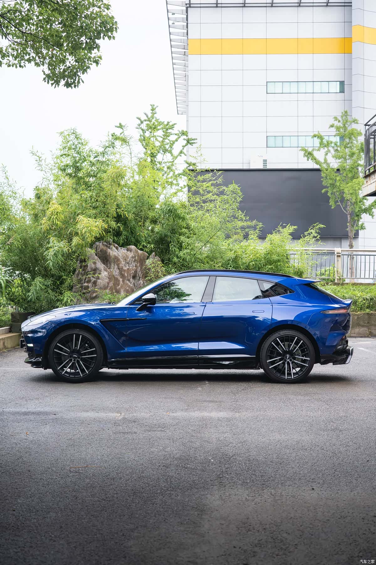 Aston Martin DBX, 2024 6