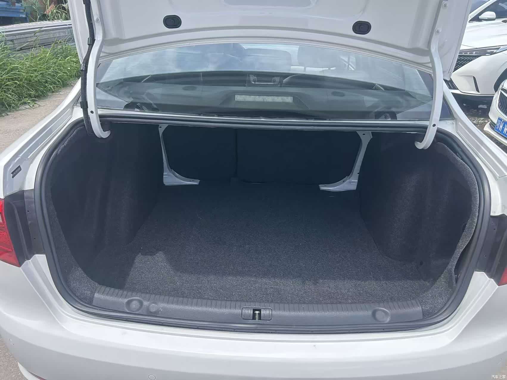 Volkswagen Lavida, 2015 14