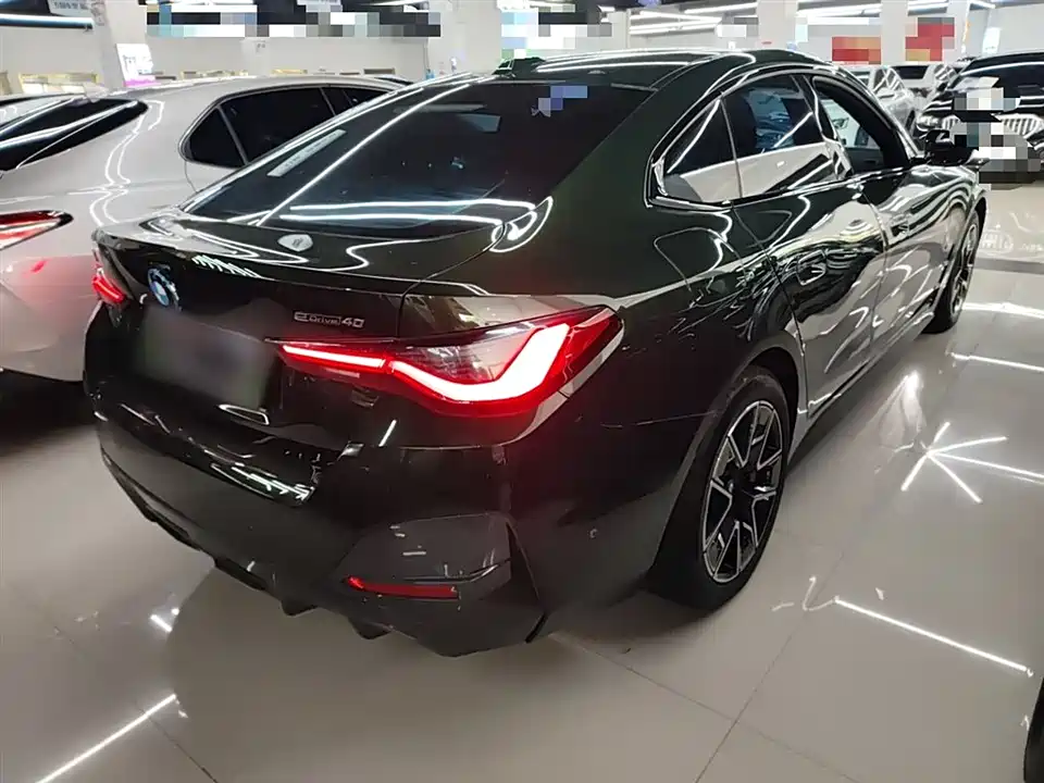 BMW i4
