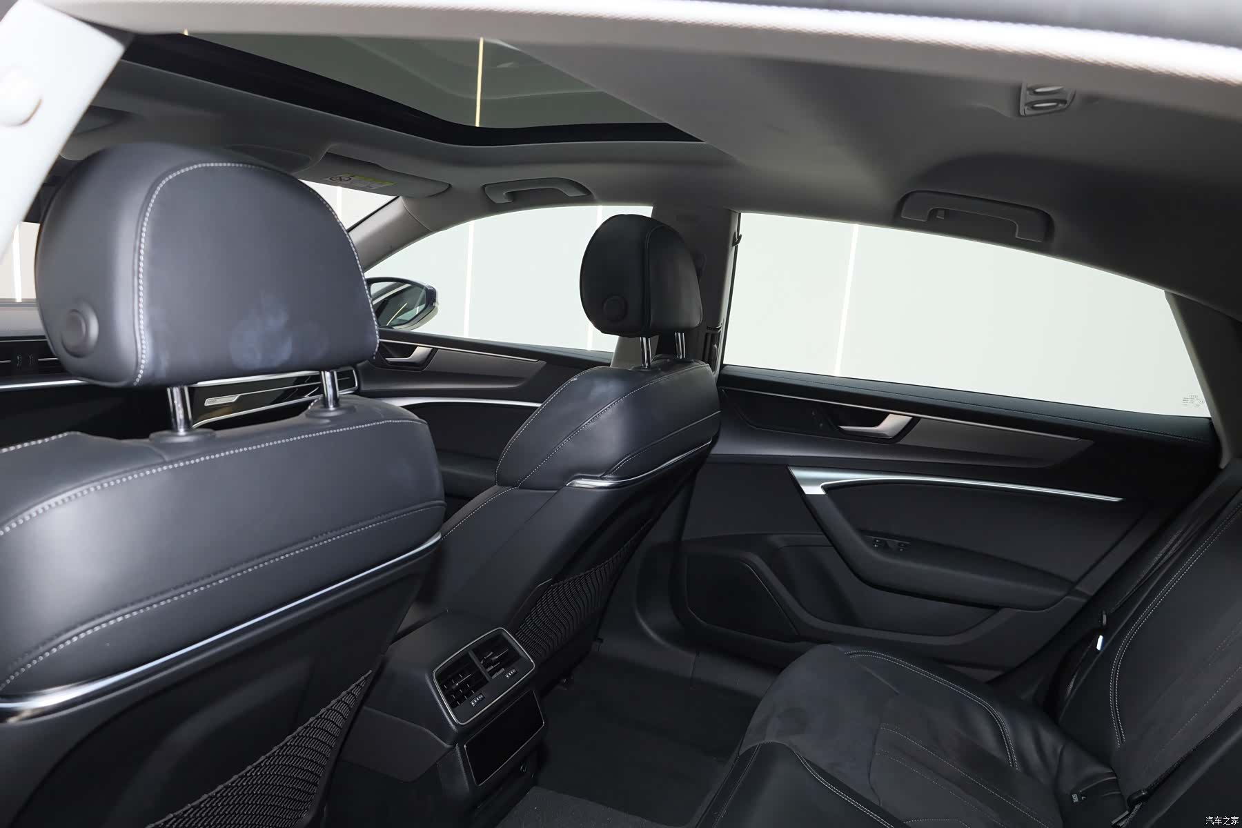 Audi A7L, 2024 27