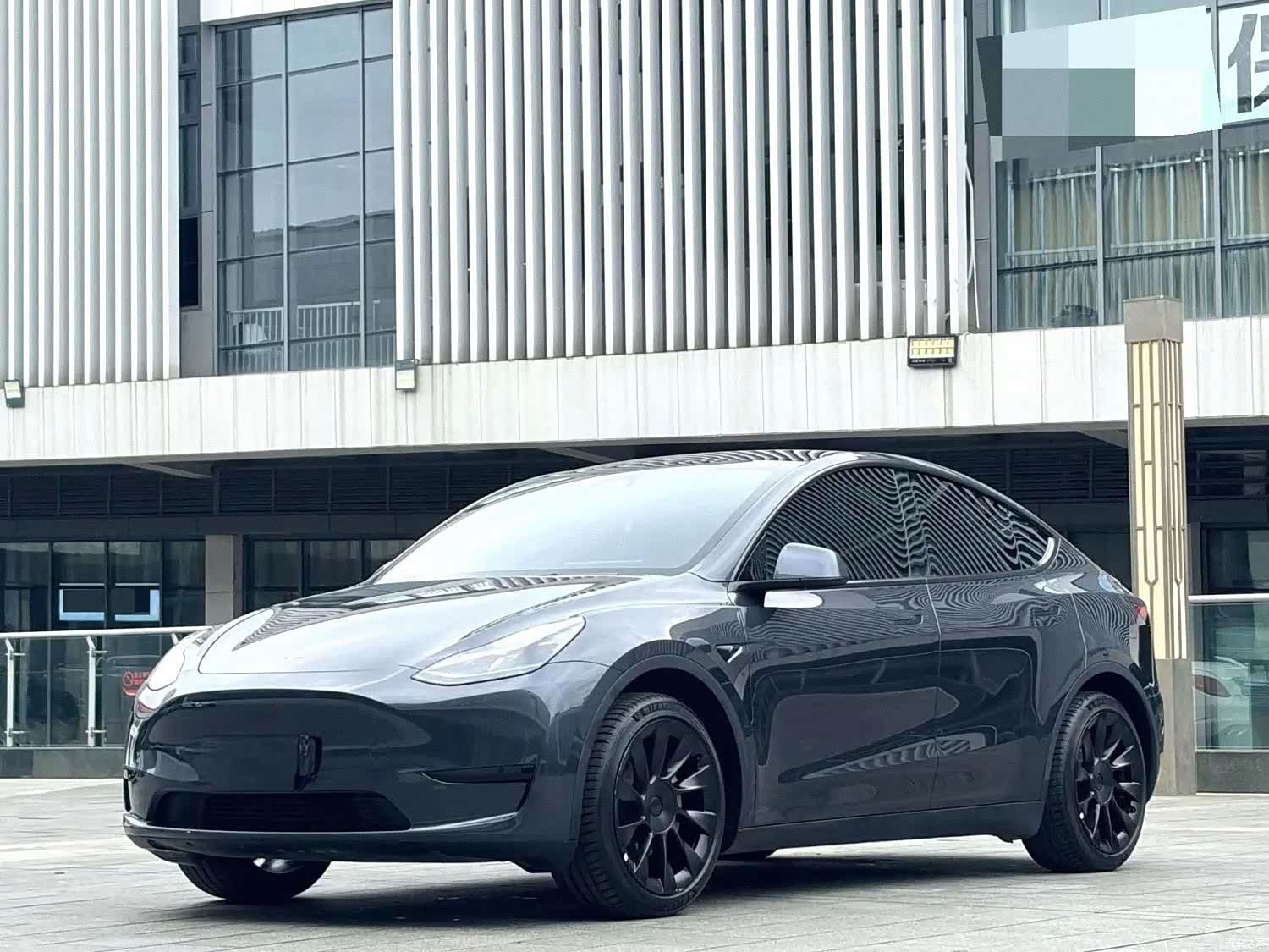 Tesla Model Y, 2024 1