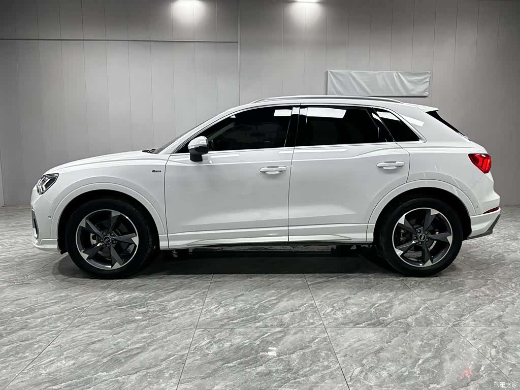 Audi Q3, 2022 все фото