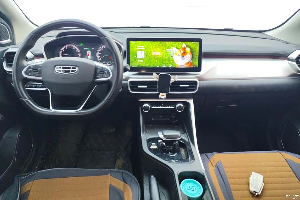 Geely Coolray, 2022 12