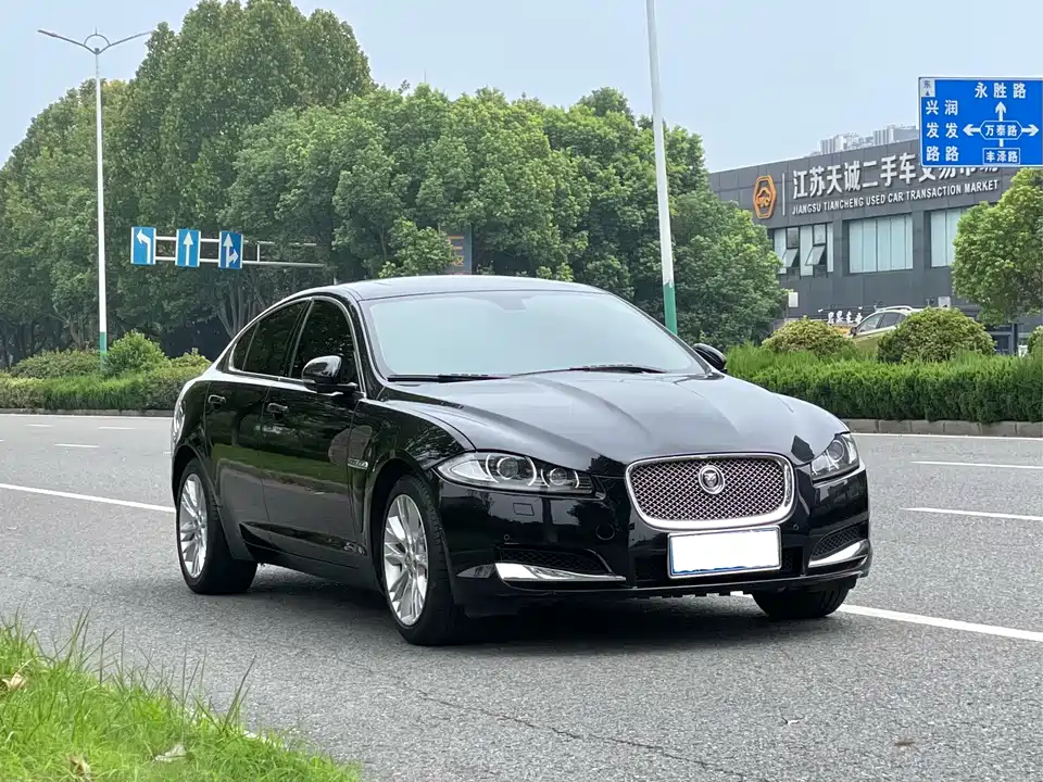 Jaguar XF