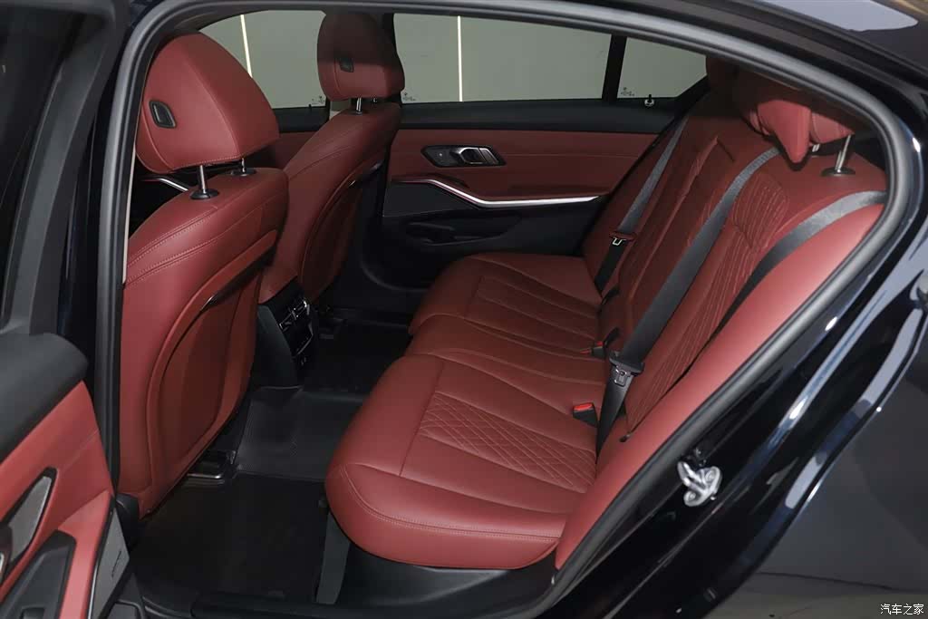 BMW 3 Series, 2025 24