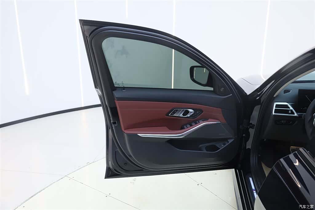 BMW 3 Series, 2025 17