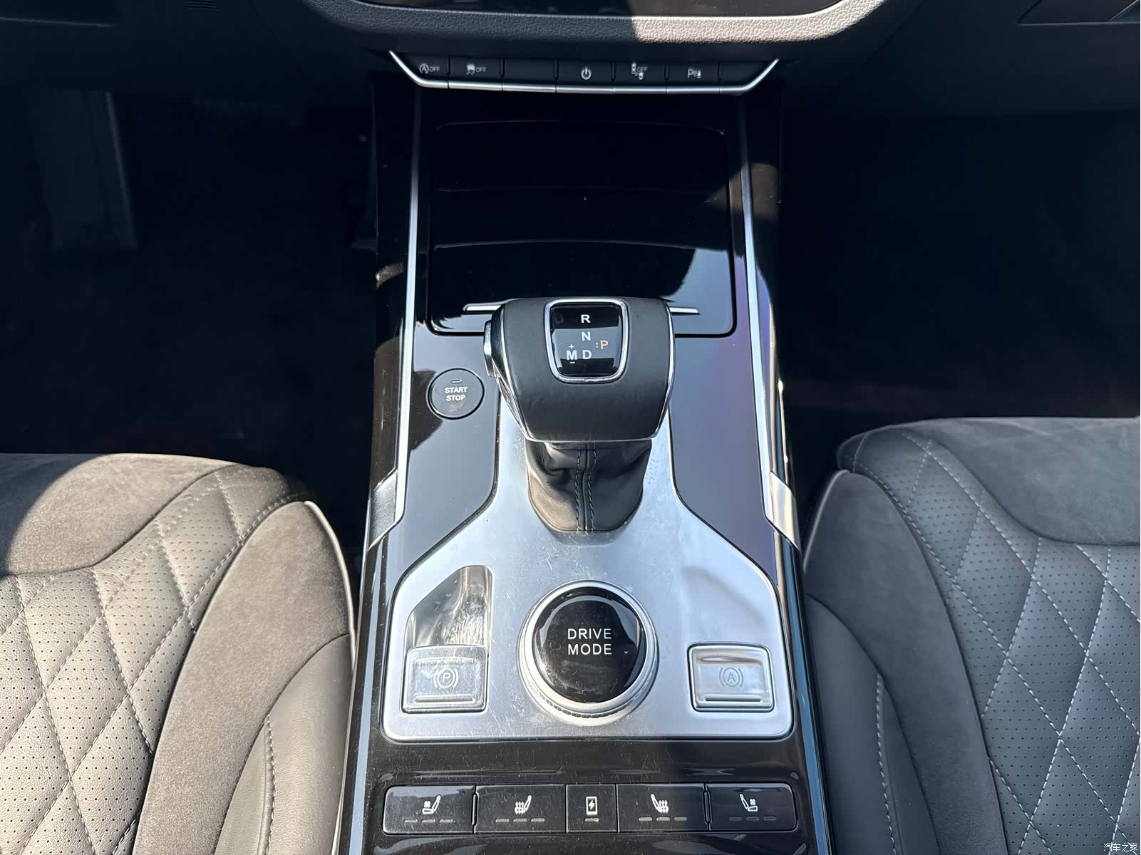 Hongqi HS5, 2021 8