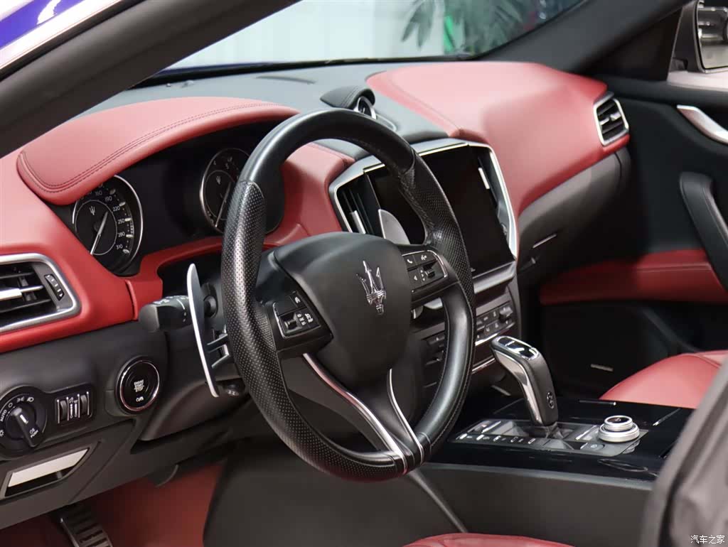Maserati Ghibli, 2024 9