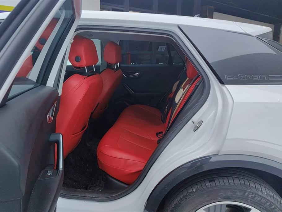 Audi Q2L Audi Q2L