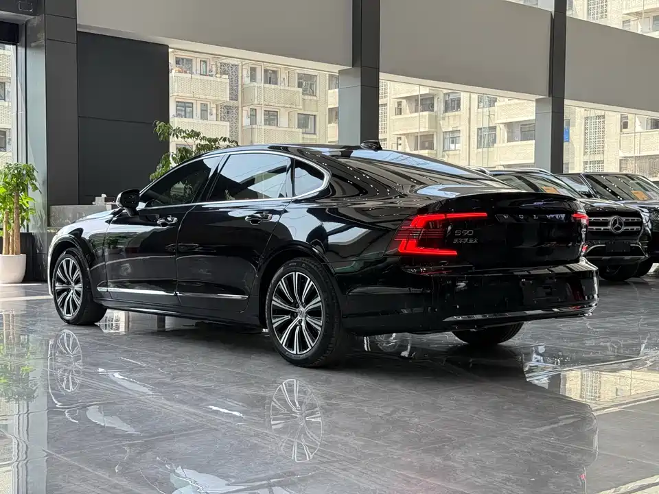 Volvo S90