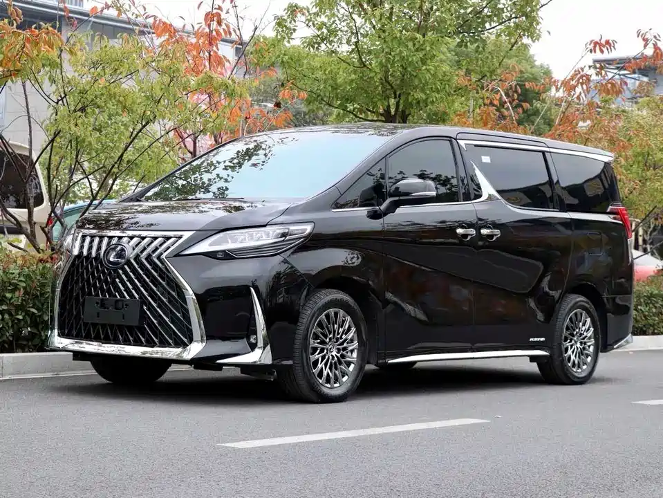 Lexus LM