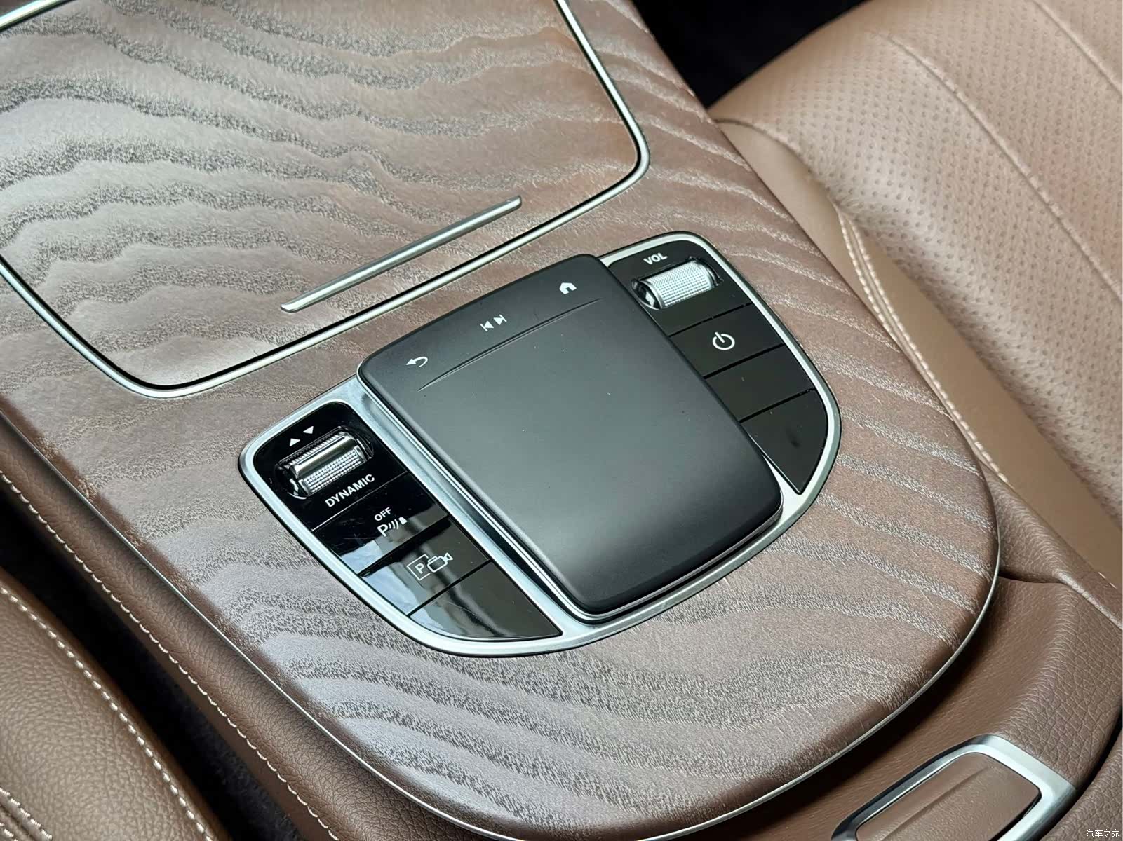 Mercedes-Benz E-Class, 2023 11
