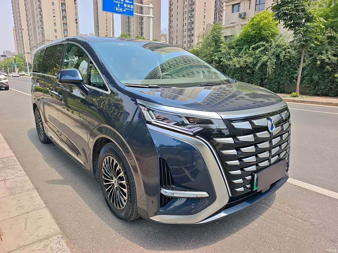 Denza D9, 2023 3