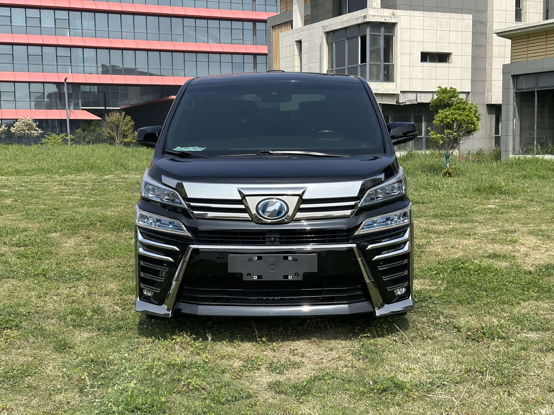 Toyota Vellfire, 2021 3