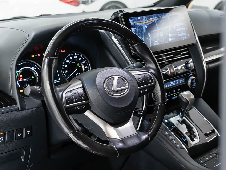 Lexus LM