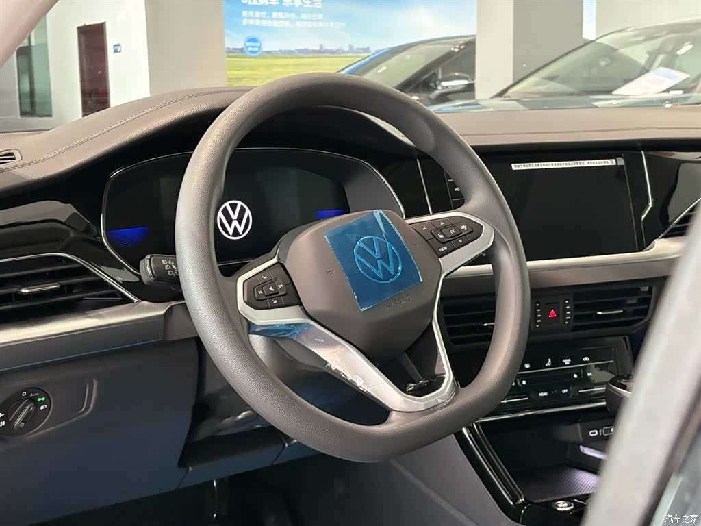 Volkswagen Passat, 2025 16