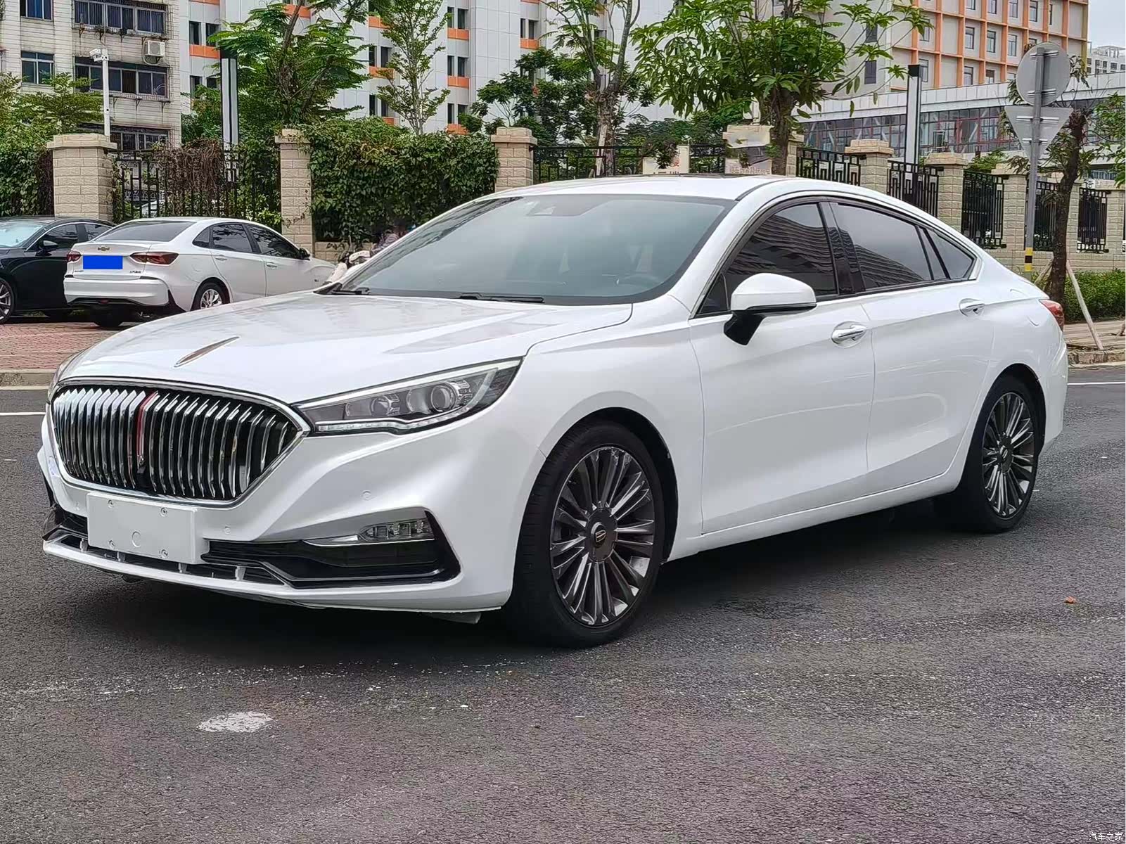Hongqi H5