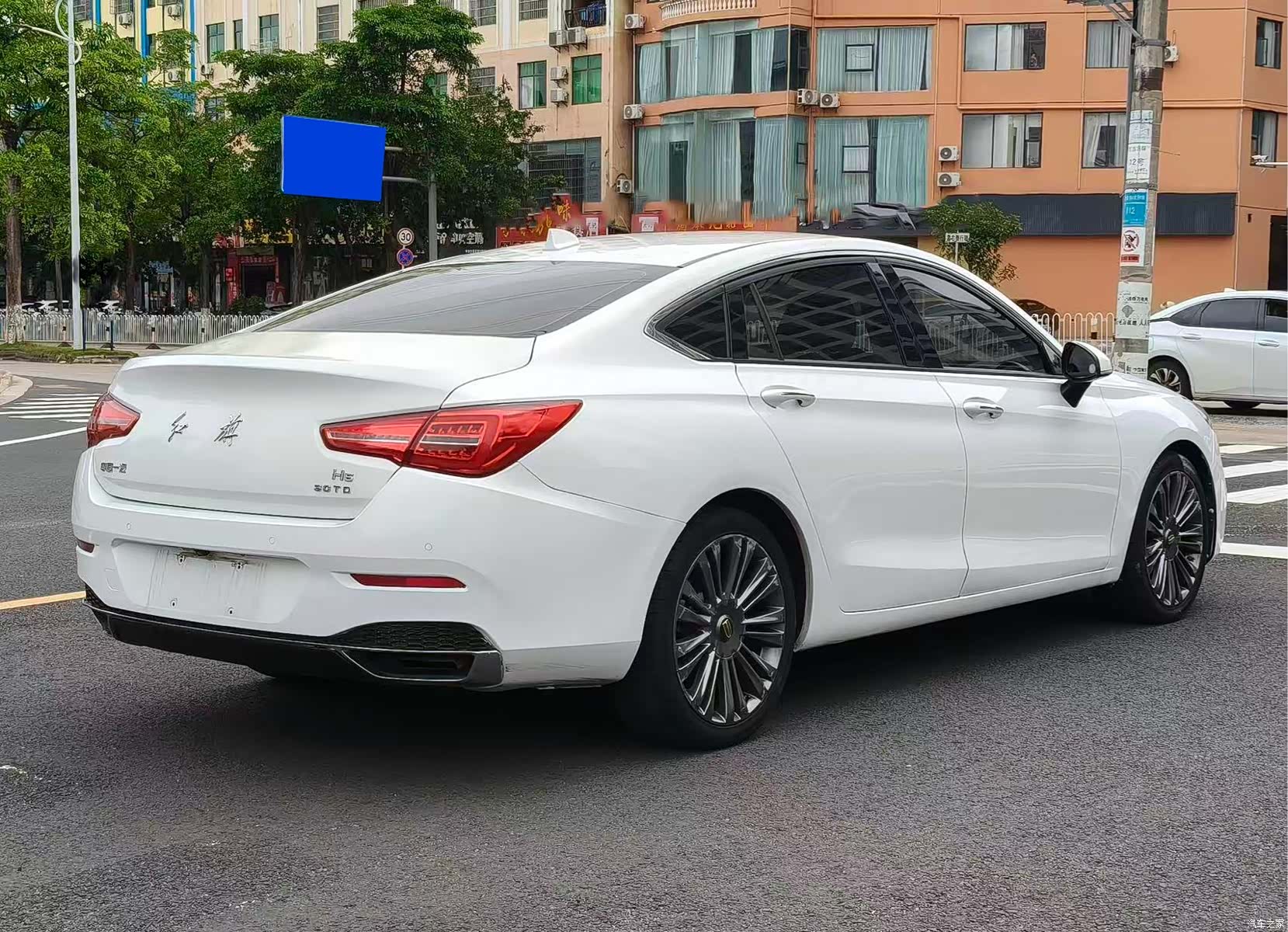 Hongqi H5, 2019 9