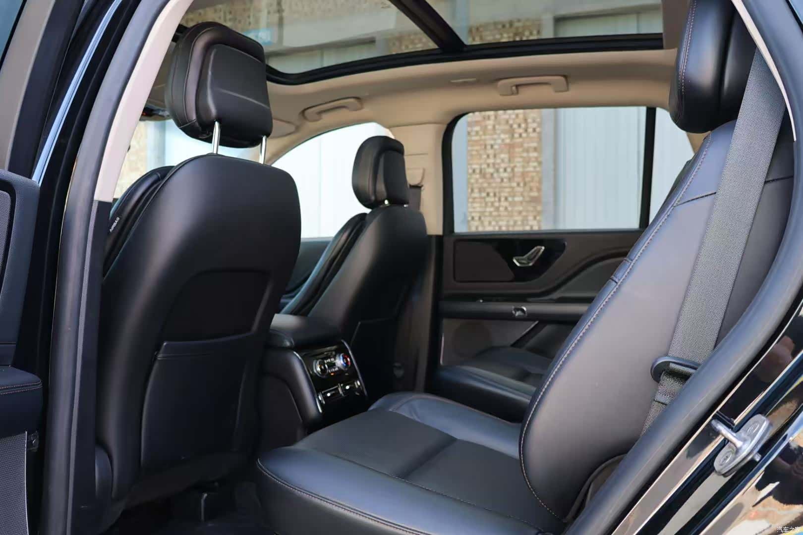 Lincoln Aviator, 2023 7