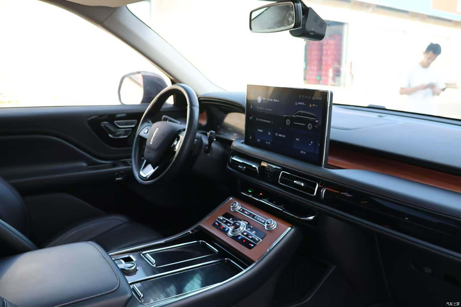 Lincoln Aviator, 2023 10