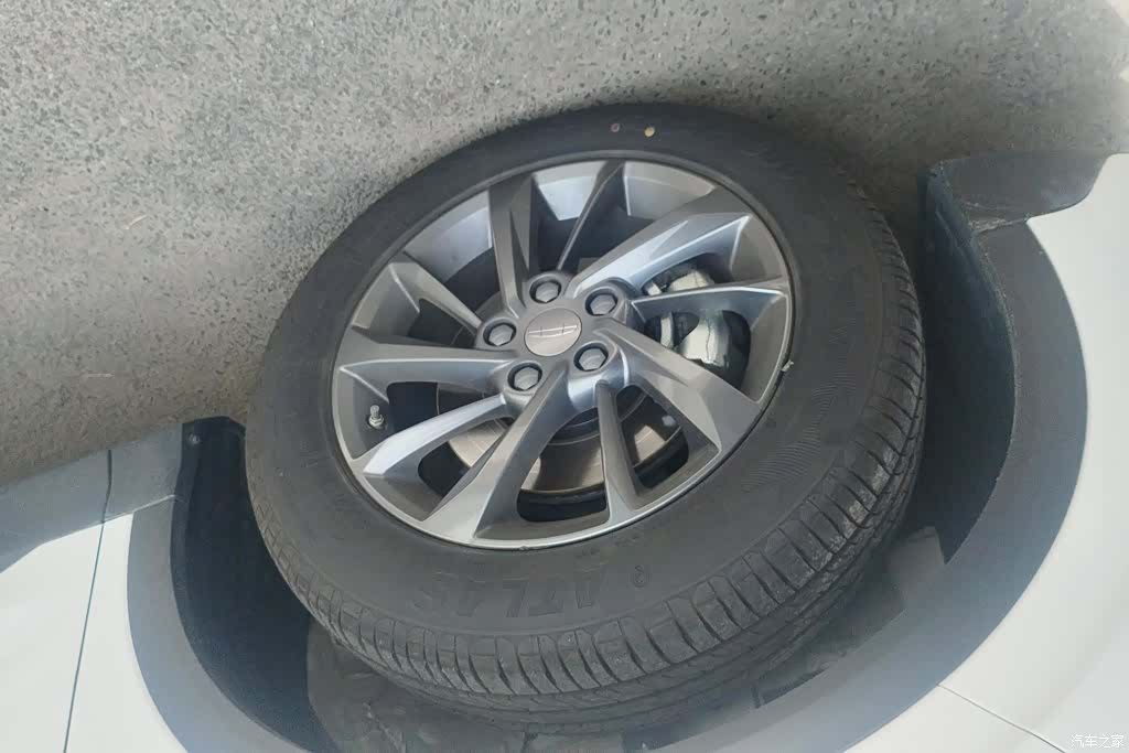Geely Coolray, 2025 6