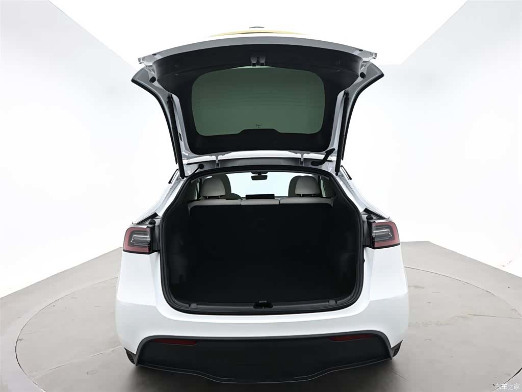 Tesla Model Y, 2024 9