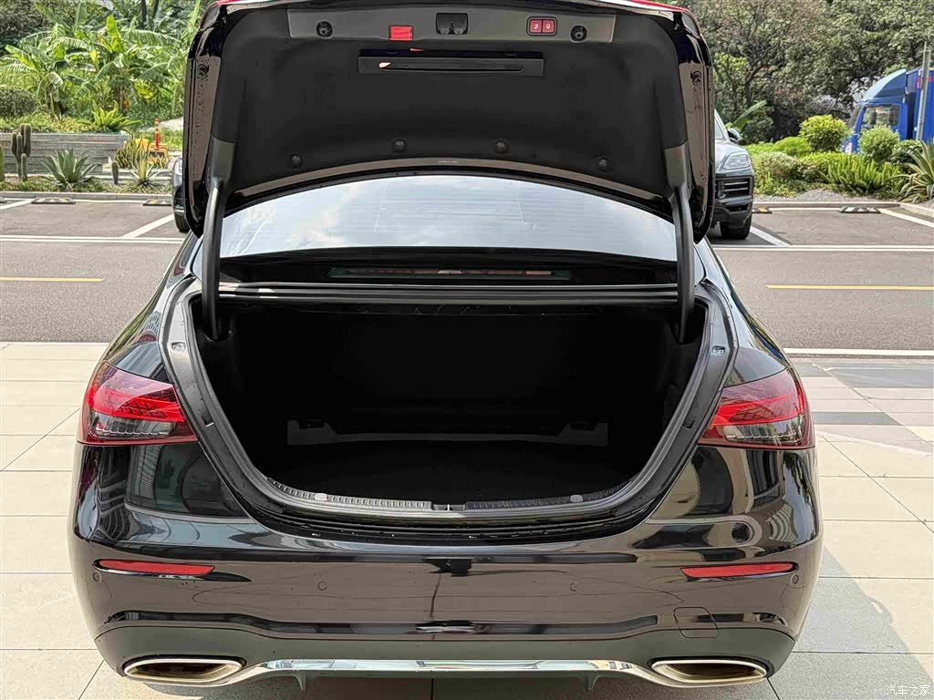 Mercedes-Benz E-Class, 2022 8