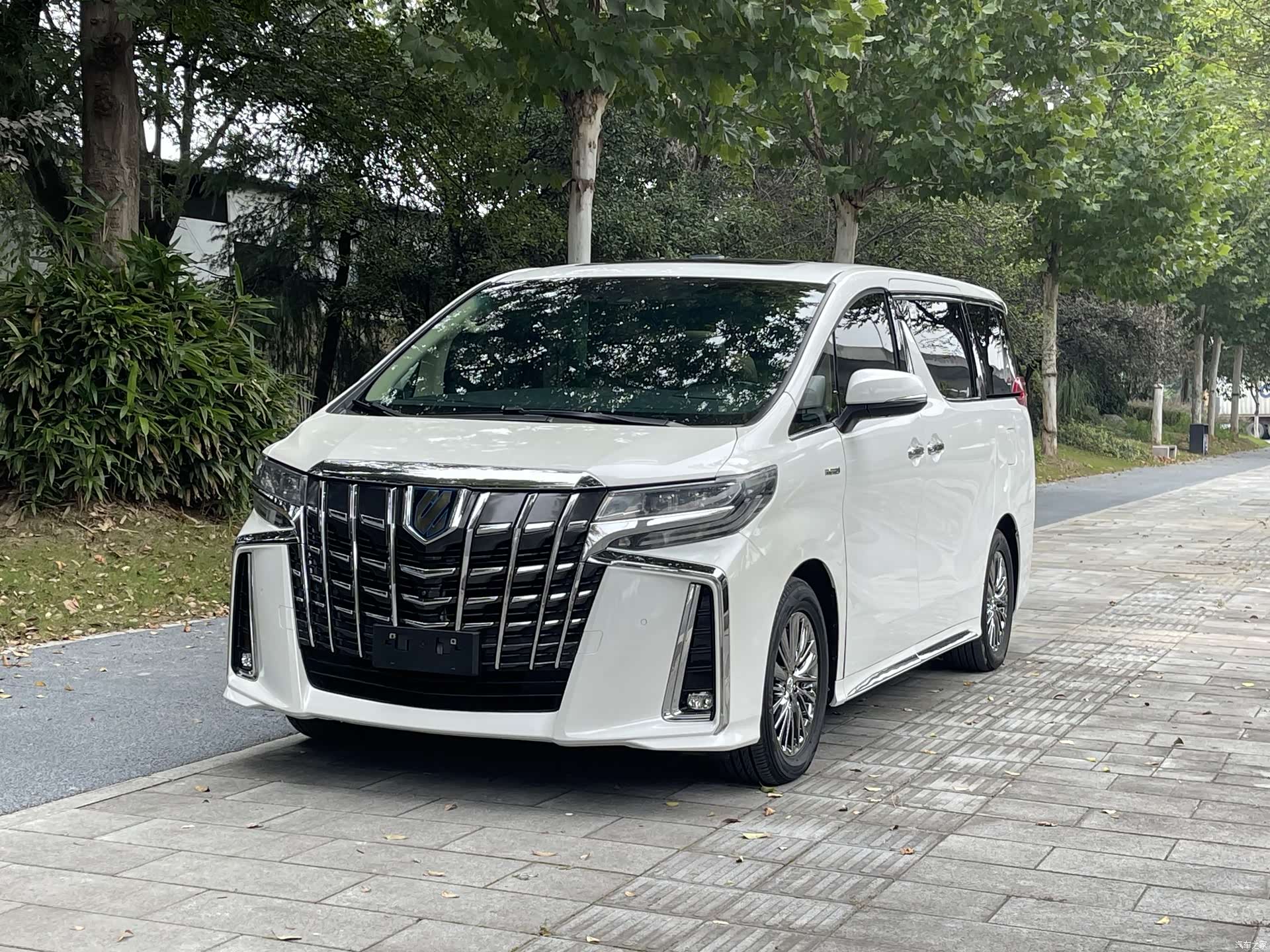 Toyota Vellfire, 2022 1
