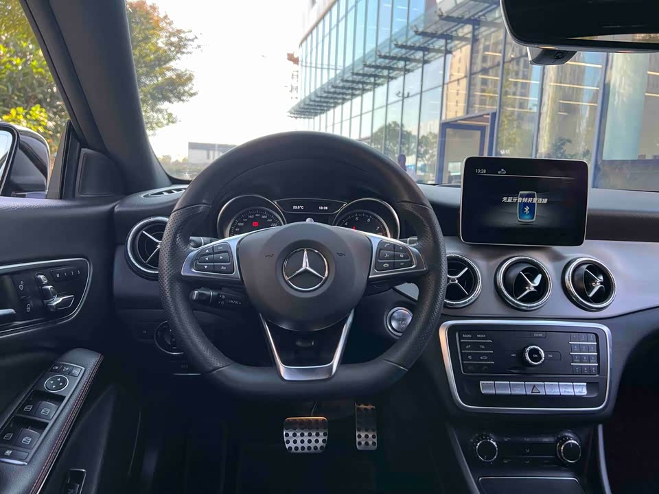 Mercedes-Benz CLA