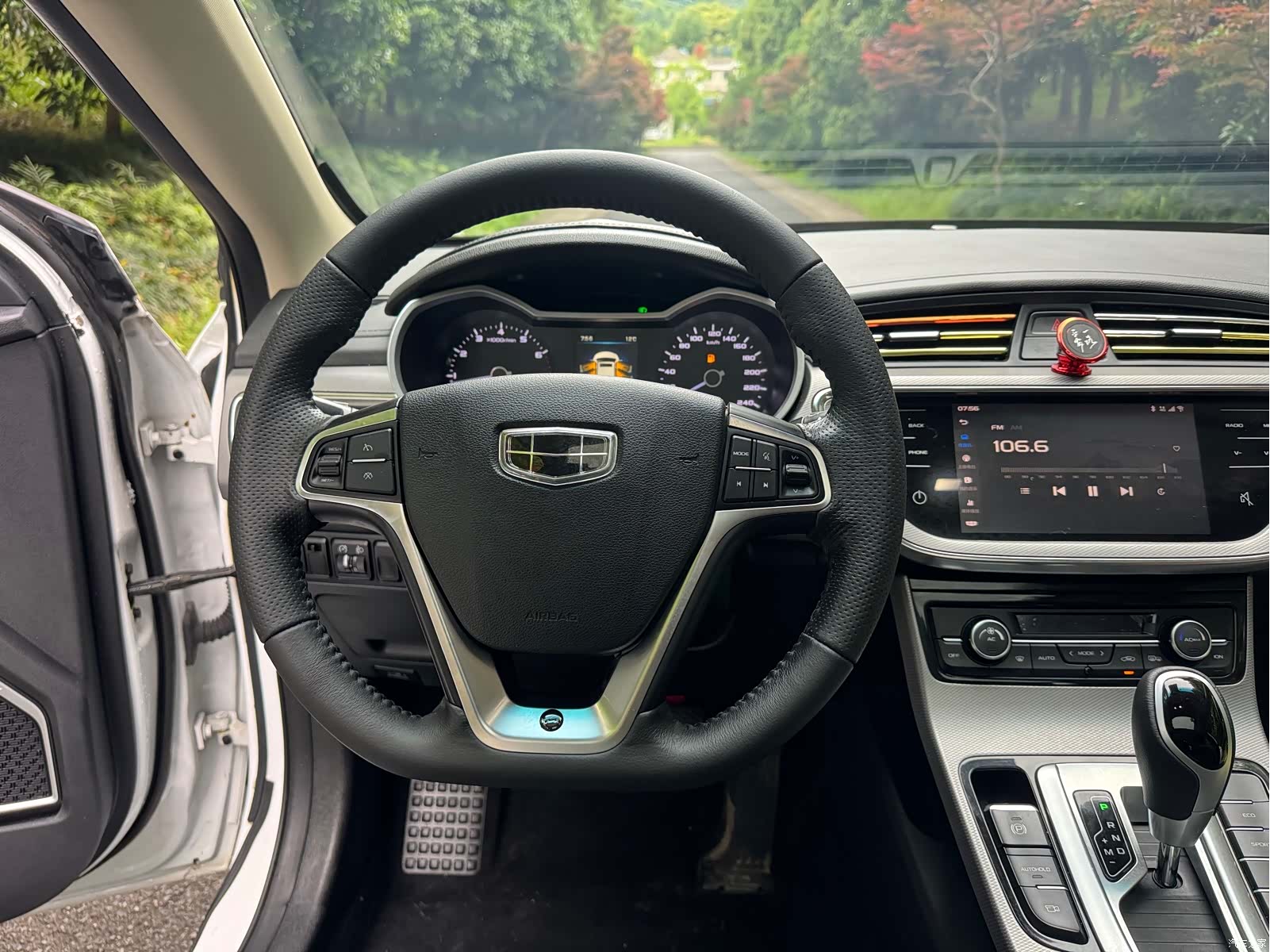 Geely Emgrand, 2018 15