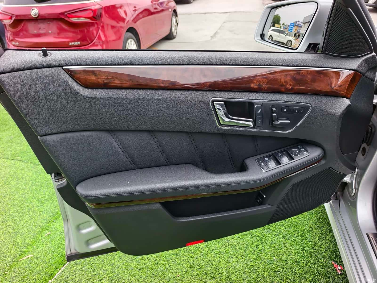 Mercedes-Benz E-Class, 2012 9