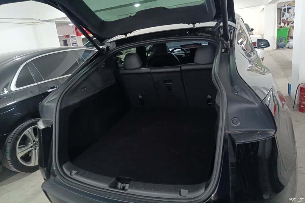 Tesla Model Y, 2026 4