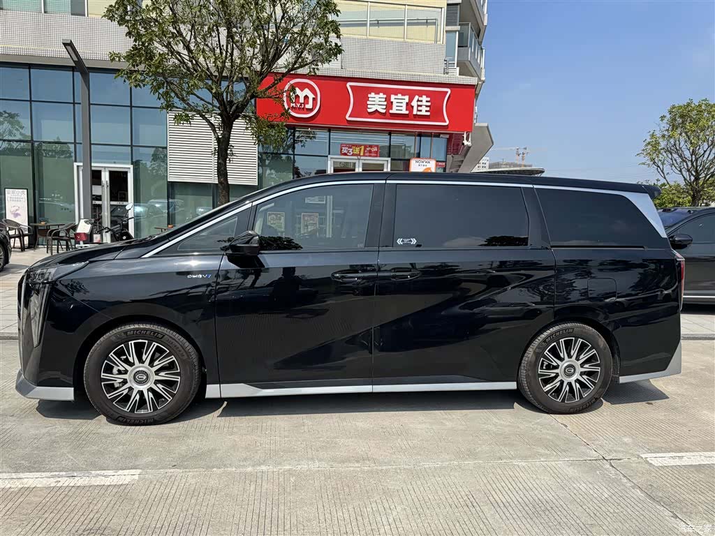 Trumpchi E9, 2025 3