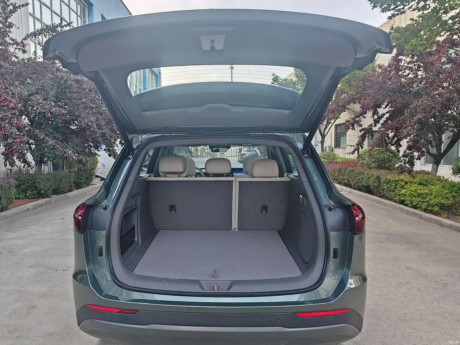 Hongqi HS6, 2026 16