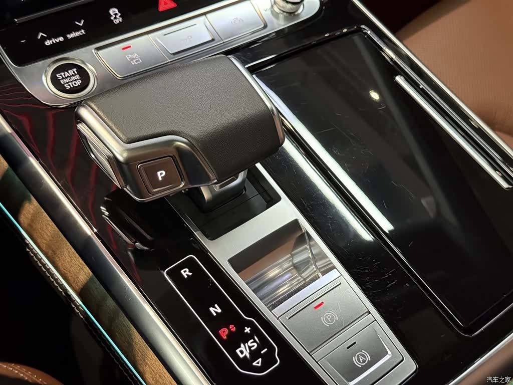 Audi Q7, 2025 11