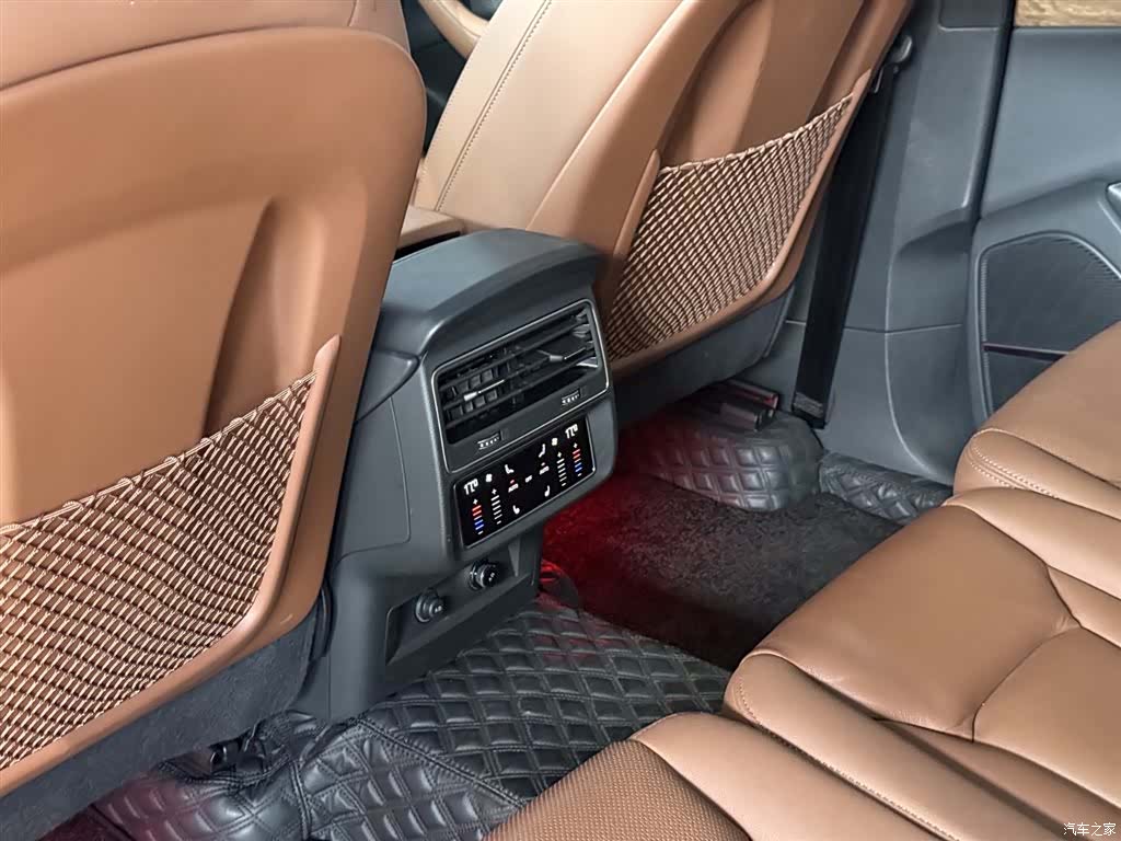 Audi Q7, 2025 16