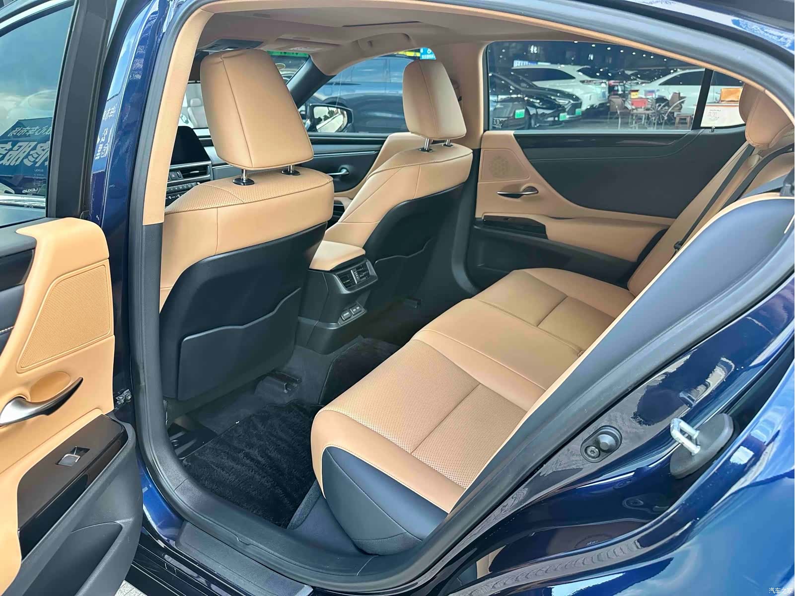 Lexus ES, 2022 11