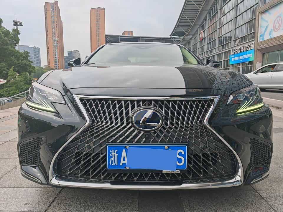 Lexus LS