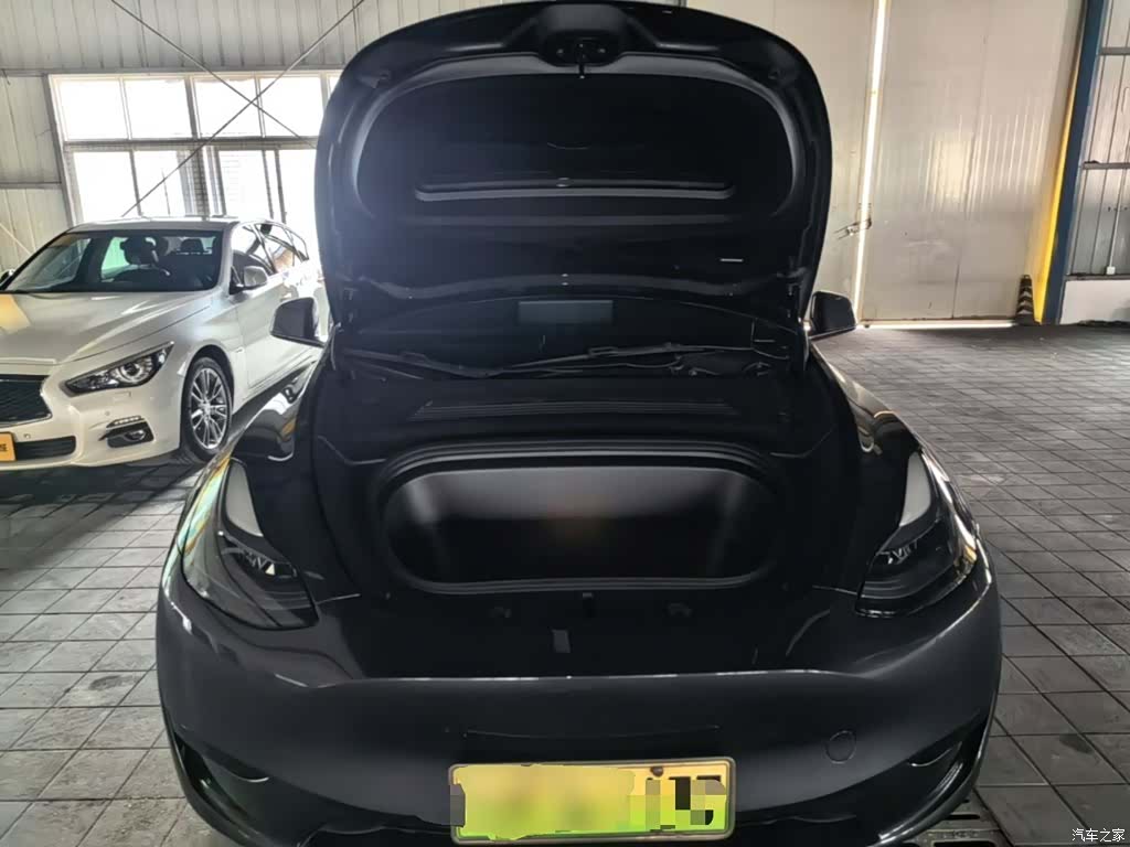 Tesla Model Y, 2024 20