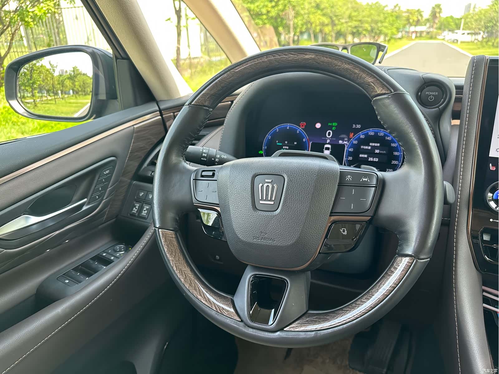 Toyota Alphard, 2024 10