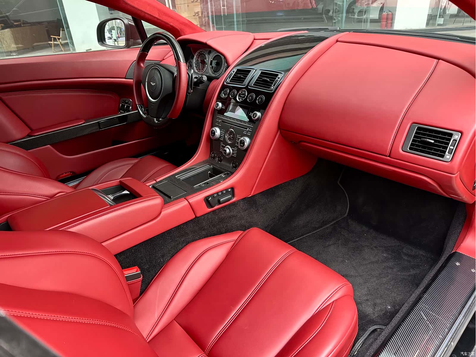 Aston Martin Vantage, 2012 8