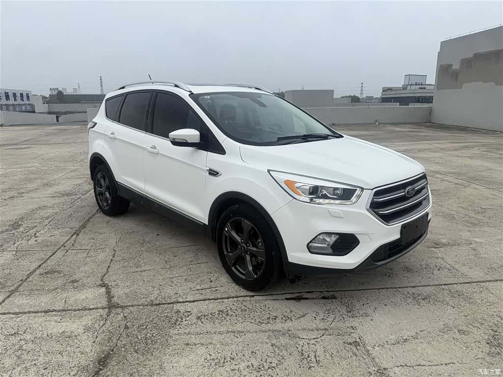 Ford Kuga, 2021 3