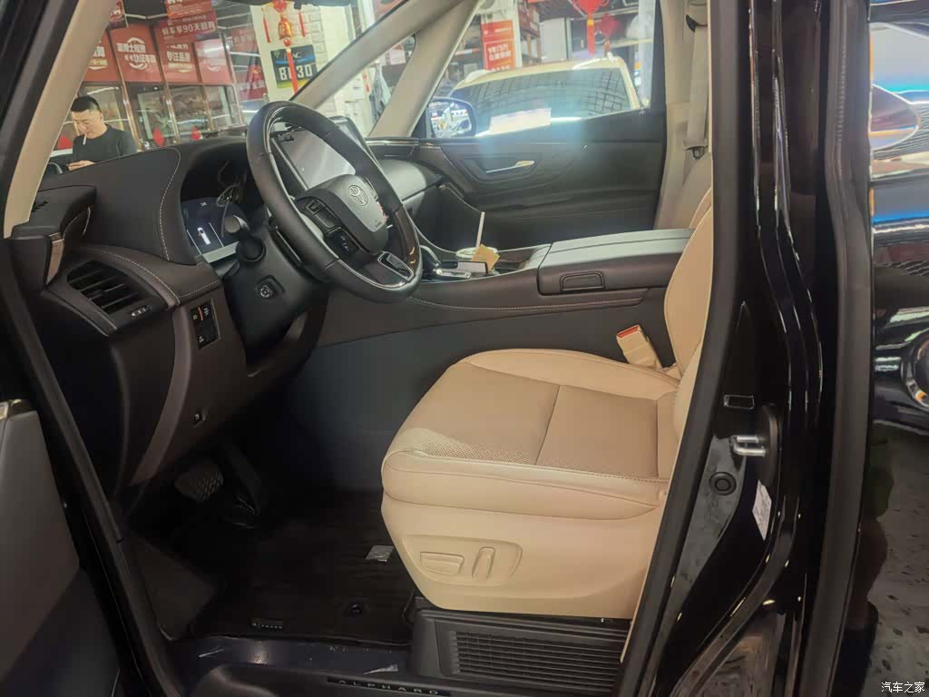 Toyota Alphard, 2026 10